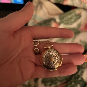 1928 gold 19inch double round locket necklace